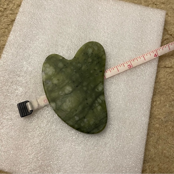 BNIB Jade Roller & Gua Sha Stone - Picture 3 of 11